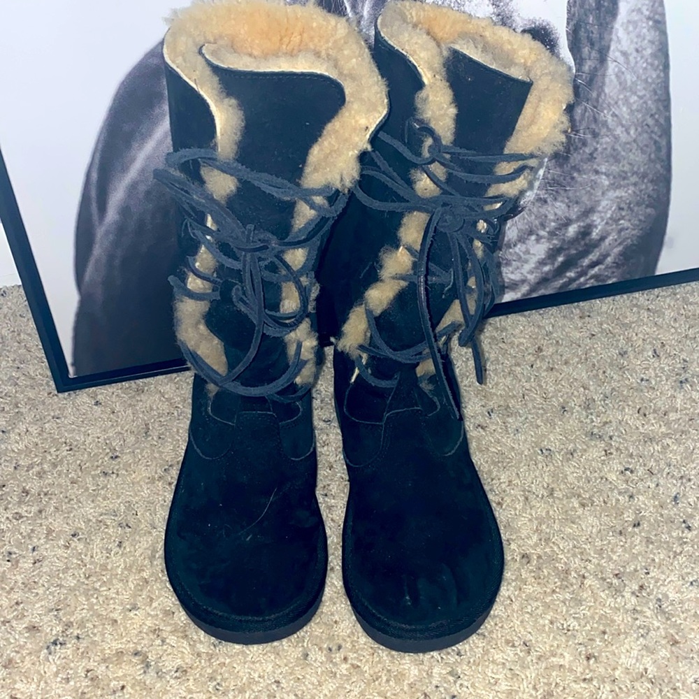 UGG LACEUP BOOTS